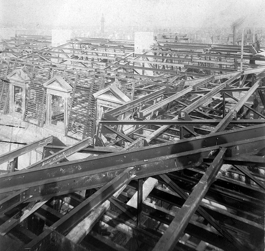 Construction de la toiture du Palais Cambon