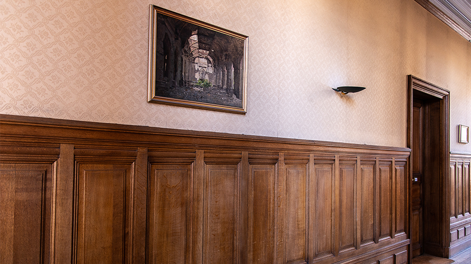 Cour des comptes - Palais  Cambon - 2è étage - Couloir menant à la série des tableaux représente des vues des ruines du Palais d’Orsay 