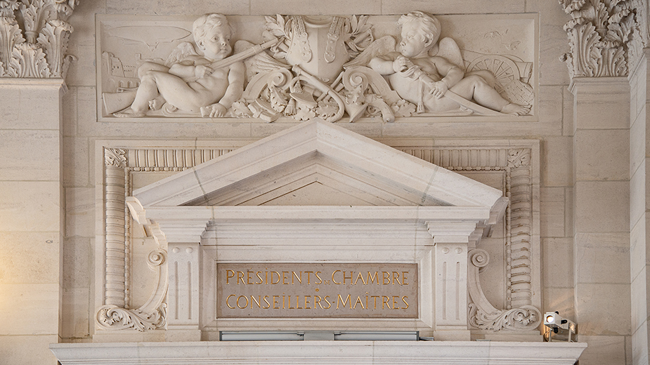 Cour des comptes - Palais Cambon - 2è étage - Trumeau au dessus des portes et fenêtres illustrant la guerre
