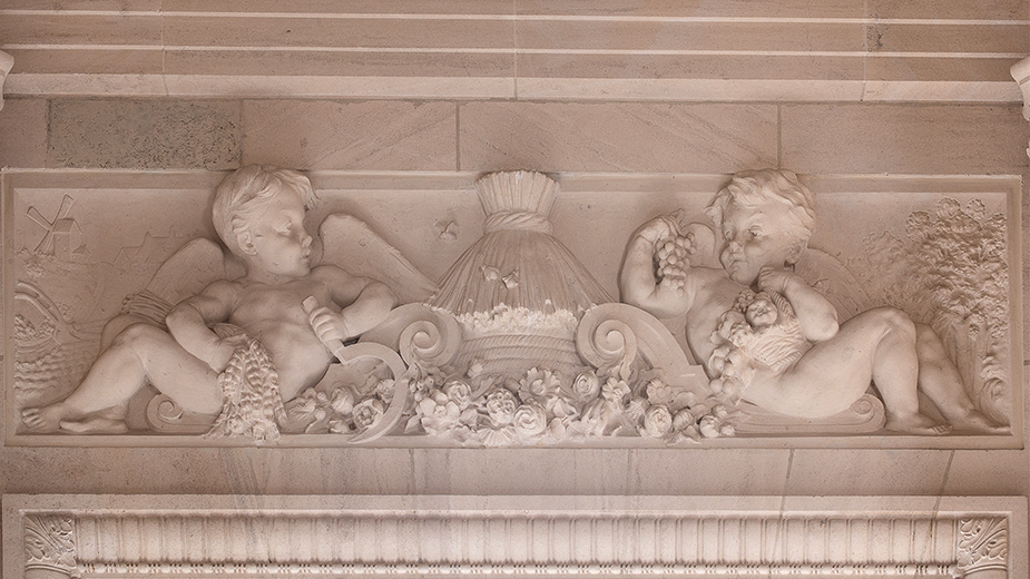 Cour des comptes - Palais Cambon - 2è étage- Trumeau au dessus des portes et fenêtres illustrant la médecine