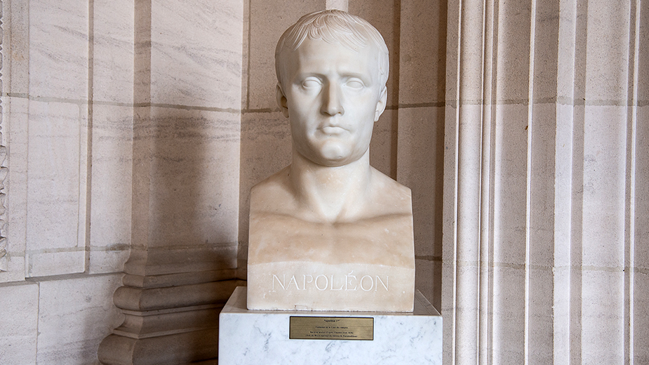 Cour des comptes - Palais Cambon - 2è étage - Buste en marbre, d'après Chaudet, de Napoléon