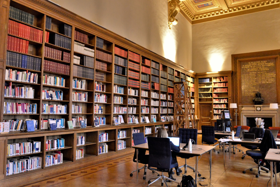 Vue d'ensemble de la bibliothèque de la cour des comptes