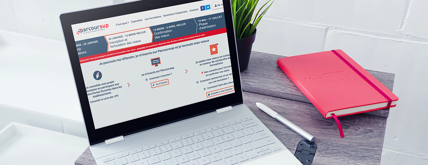 Vue d’un ordinateur affichant la plateforme Parcoursup