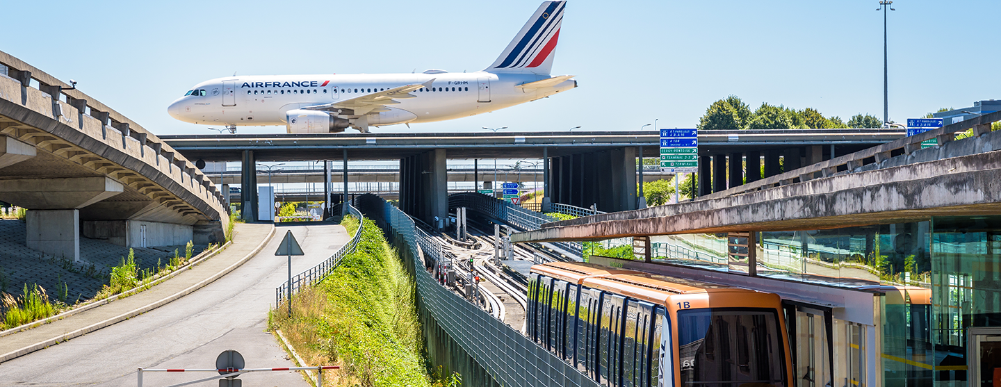 Vue d’un avion d’Air France à l’aéroport Paris-Charles-de-Gaulle