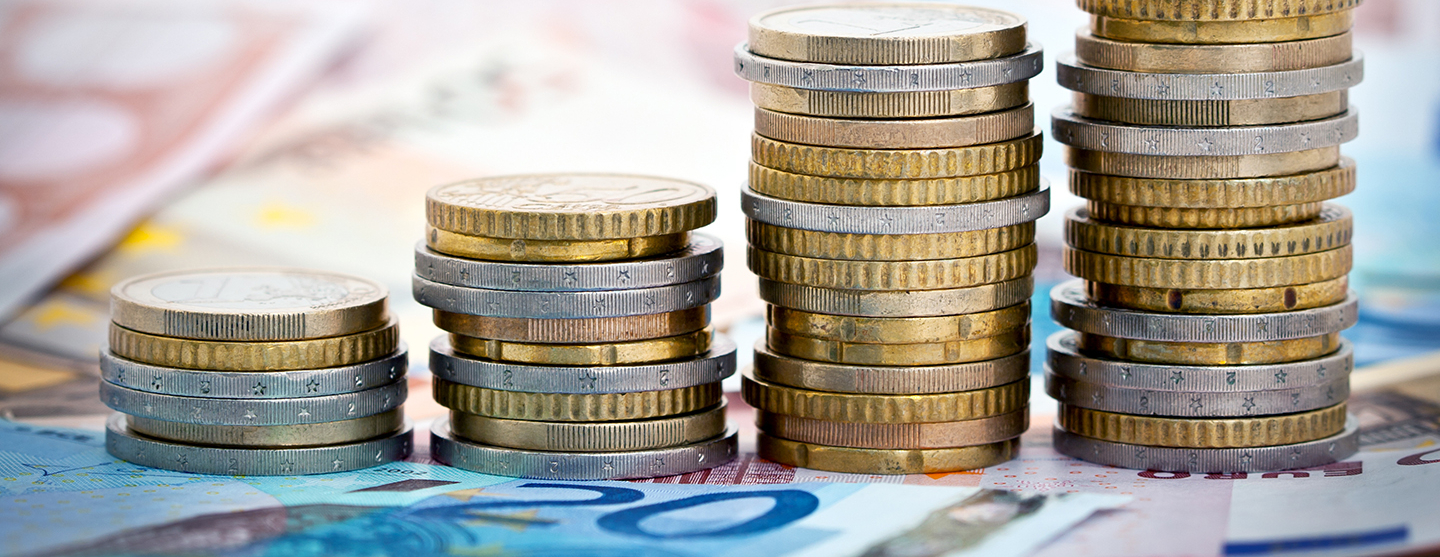Piles de monnaie en croissance