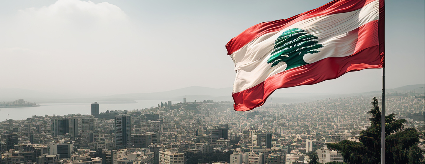 Drapeau libanais flottant dans le vent