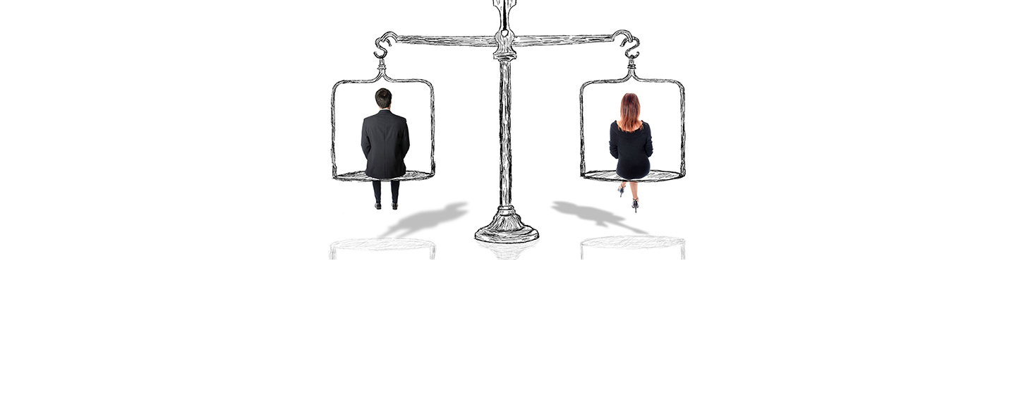 Concept d'égalité : un homme et une femme sont assis à l'équilibre sur une balance