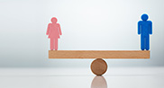 Illustration d'une femme et d'un homme en équilibre sur une balançoire
